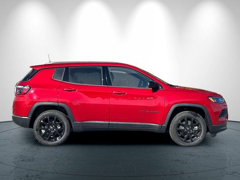 New 2026 Jeep Compass Latitude image 3
