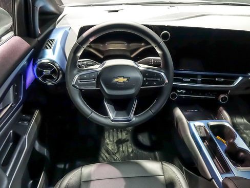 New 2026 Chevrolet Equinox EV LT image 14