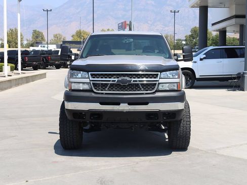 Used 2005 Chevrolet Silverado 2500 LS w/ Heavy-Duty Power Package AWD/4WD image 9