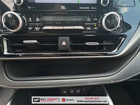 Used 2021 Toyota Highlander Limited image 15