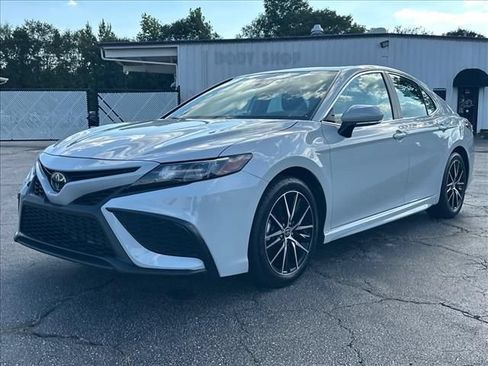 Used 2024 Toyota Camry SE FWD image 5