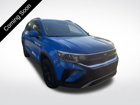 Used 2022 Volkswagen Taos SE FWD image 3