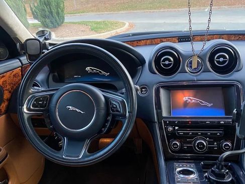 Used 2011 Jaguar XJ L Supercharged RWD image 10