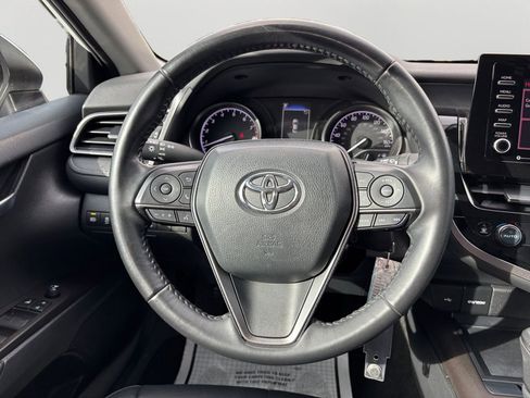 Used 2022 Toyota Camry SE FWD image 19
