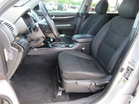 Used 2014 Kia Sorento LX AWD/4WD image 16