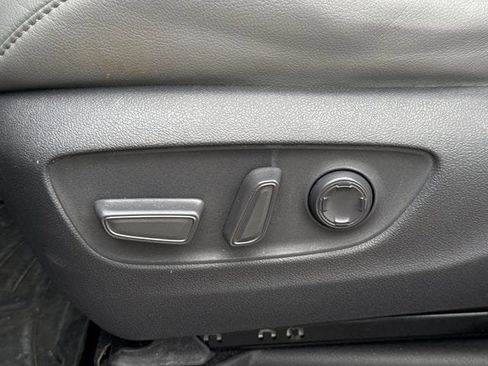 Used 2021 Toyota Sienna Limited image 28