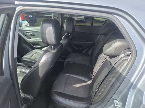 Used 2019 Chevrolet Trax LT w/ LT Convenience Package image 12