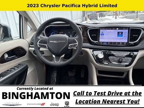 Used 2023 Chrysler Pacifica Limited FWD image 20