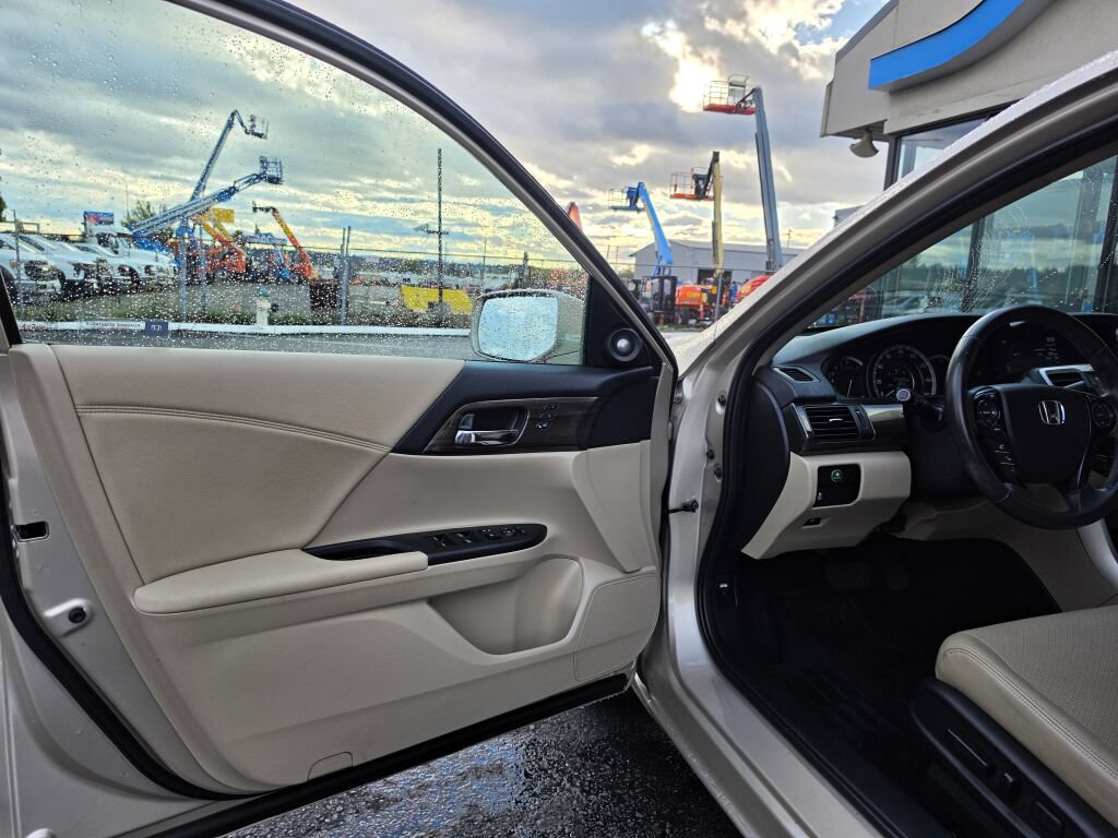 Used 2017 Honda Accord EX-L image 18