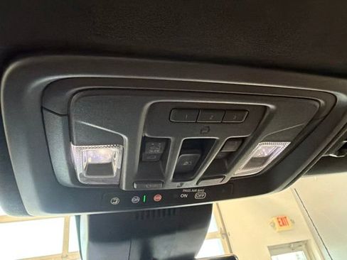 Used 2024 GMC Sierra 2500 Denali Ultimate AWD/4WD image 17