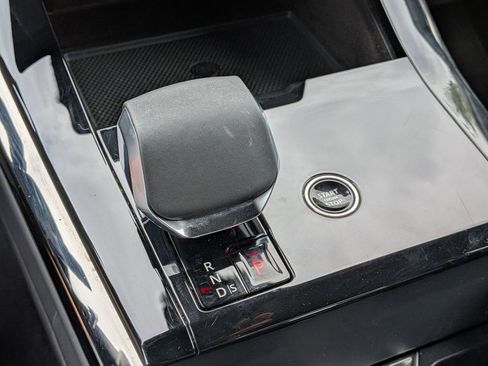 Used 2025 Land Rover Range Rover Sport SE image 14