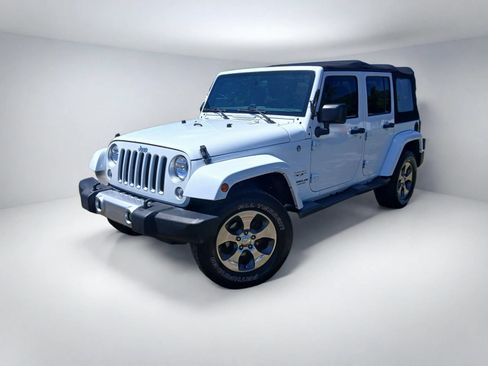 Used 2016 Jeep Wrangler Unlimited Sahara w/ Connectivity Group AWD/4WD image 1