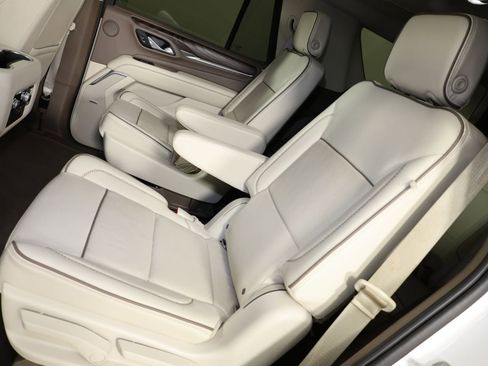 Used 2021 GMC Yukon Denali w/ Denali Premium Package AWD/4WD image 11