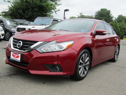 Used 2017 Nissan Altima 2.5 SV w/ Convenience Package FWD image 3