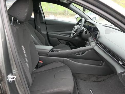 New 2025 Hyundai Elantra SEL image 27