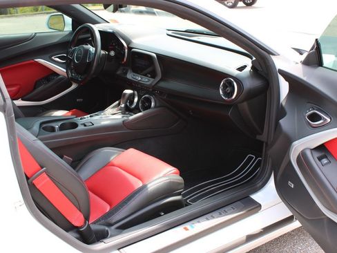 Used 2021 Chevrolet Camaro SS RWD image 8