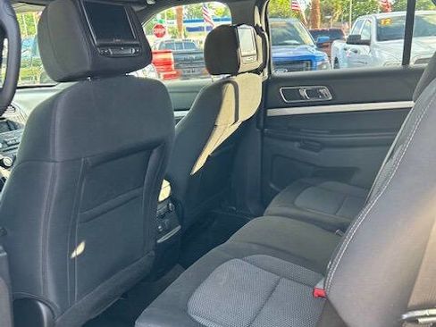 Used 2017 Ford Explorer XLT image 17