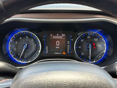 Used 2019 Chrysler Pacifica Touring-L FWD image 12