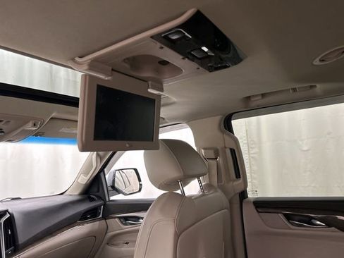 Used 2020 Cadillac Escalade Premium Luxury image 28