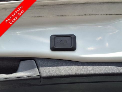 Used 2020 Toyota RAV4 XLE Premium FWD image 18