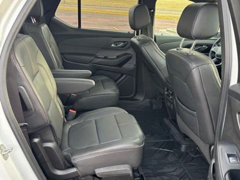 Used 2022 Chevrolet Traverse RS image 23