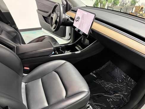 Used 2020 Tesla Model Y Long Range image 15