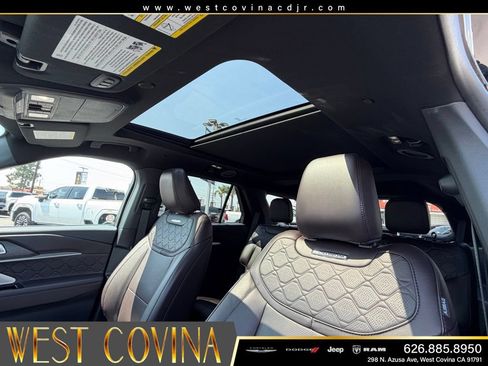Used 2025 Ford Explorer Platinum w/ LUX Leather Package AWD/4WD image 24