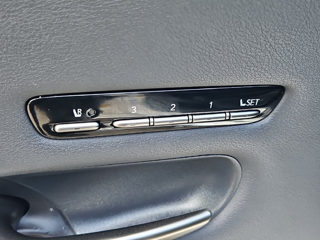 Used 2023 Lexus LS 500 AWD w/ Interior Upgrade Package image 21