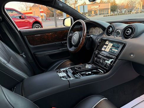 Used 2015 Jaguar XJ Supercharged image 23