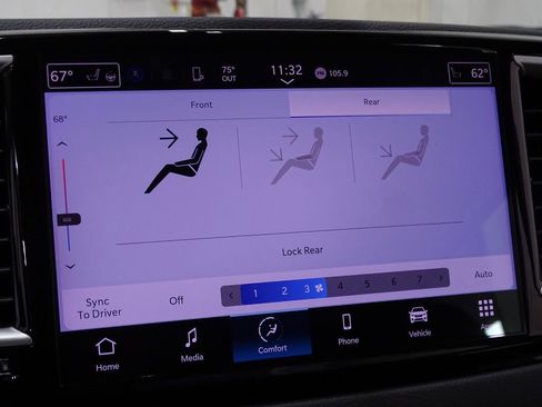 Used 2024 Chrysler Pacifica Touring-L image 30