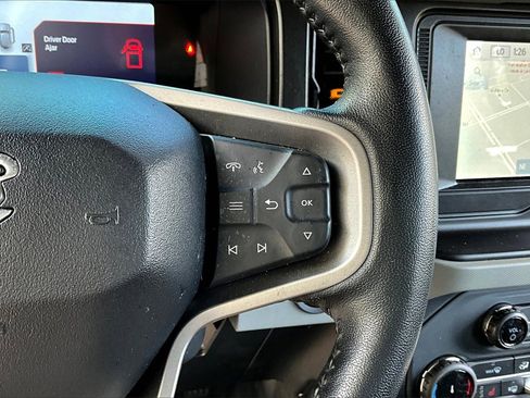 Used 2022 Ford Bronco Badlands image 11