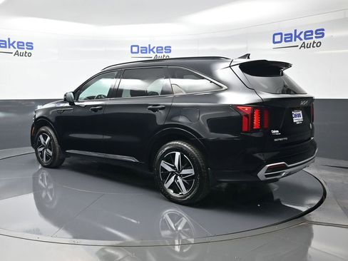 Certified 2023 Kia Sorento S image 6