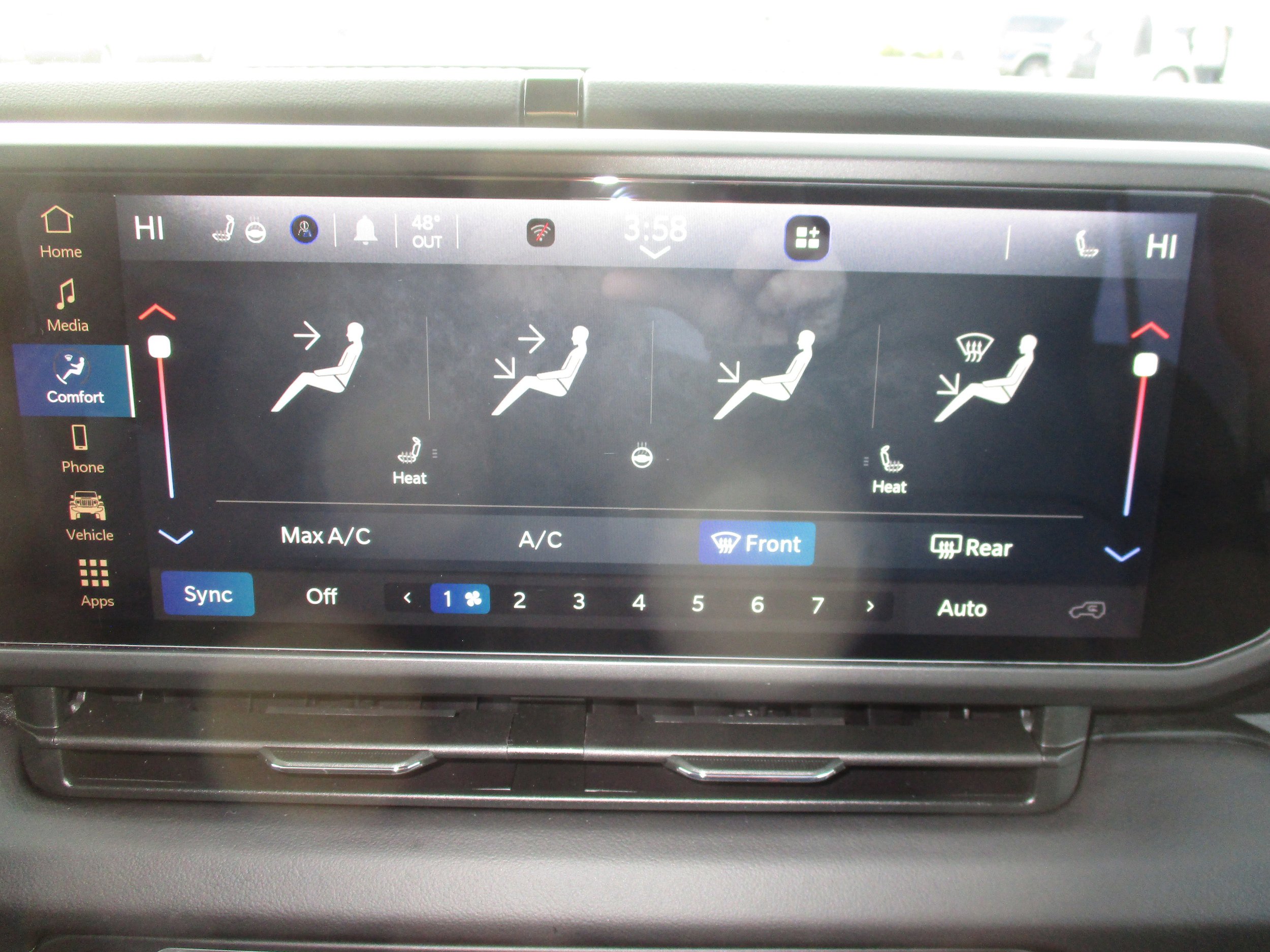Used 2024 Jeep Wrangler Unlimited Sahara AWD/4WD image 23