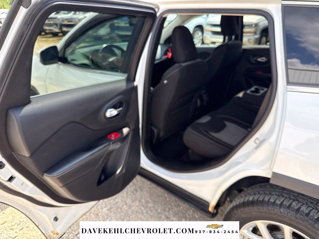 Used 2014 Jeep Cherokee Latitude FWD image 21