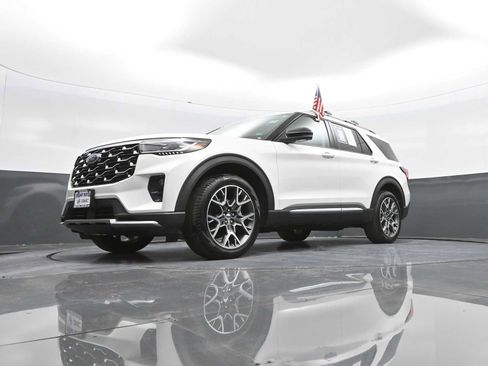 Used 2025 Ford Explorer Platinum w/ Ultimate Package image 72