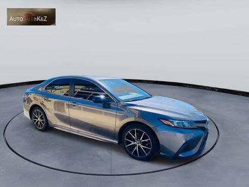 Used 2018 Toyota Camry SE image 5