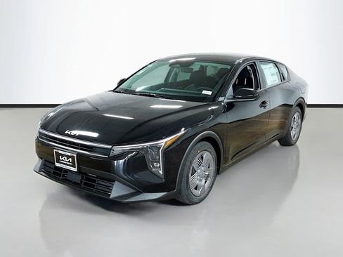 New 2025 Kia K4 LX image 3