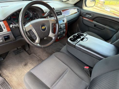 Certified 2011 Chevrolet Suburban LS RWD image 4