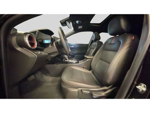 Used 2024 Chevrolet Trax RS w/ Sunroof Package FWD image 11