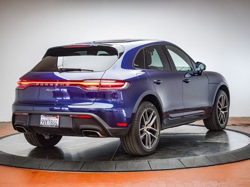 Certified 2025 Porsche Macan AWD/4WD image 9