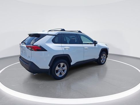 Used 2022 Toyota RAV4 XLE AWD/4WD image 9