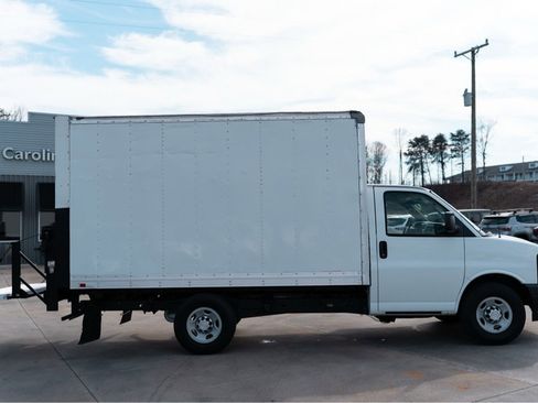 Used 2017 Chevrolet Express 3500 image 4
