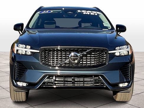 Used 2025 Volvo XC60 B5 Core w/ Protection Package Premier image 3