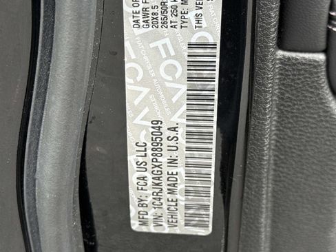 Used 2023 Jeep Grand Cherokee L Laredo image 30