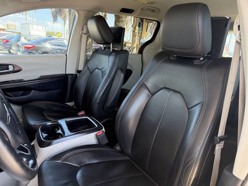 Used 2017 Chrysler Pacifica Touring-L Plus image 22