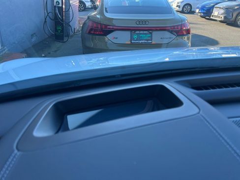 Used 2023 Genesis GV60 Advanced image 13