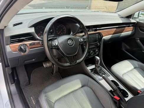 Used 2020 Volkswagen Passat 2.0T SEL FWD image 22