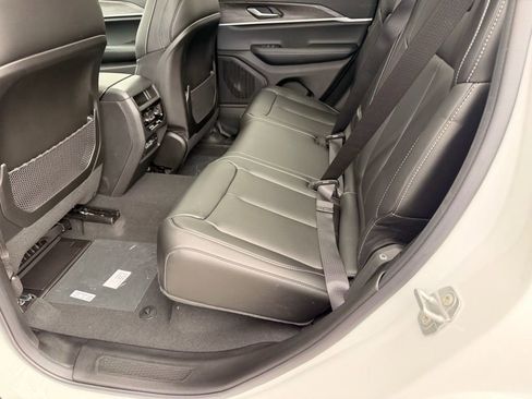 New 2025 Jeep Grand Cherokee Limited image 16