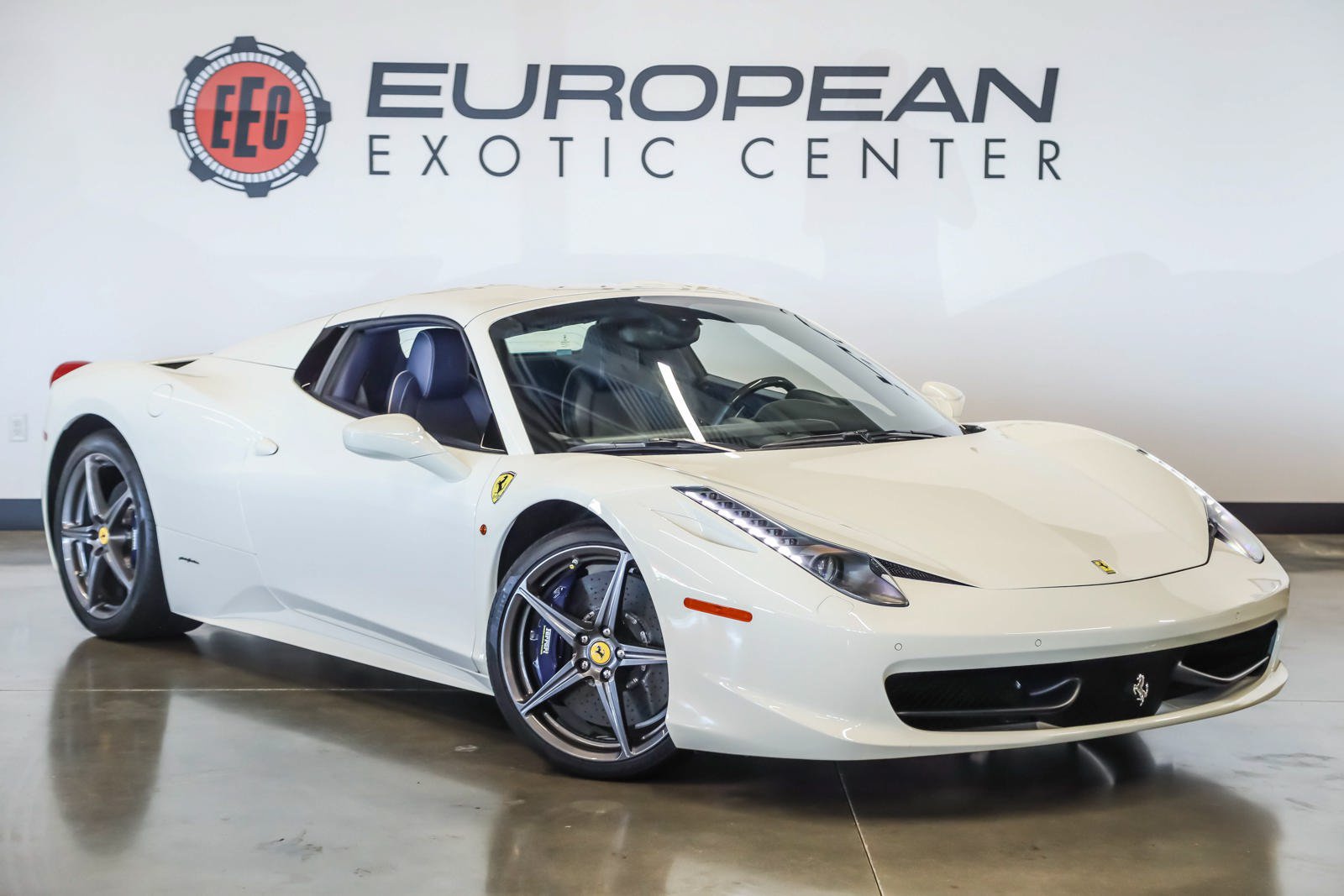 Used 2015 Ferrari 458 Spider RWD image 3