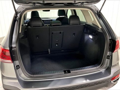 Used 2024 Volkswagen Taos SE image 38